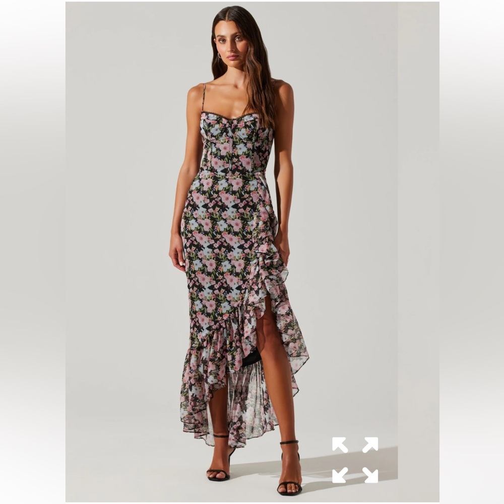 NWT - ASTR The Label - Brisbane asymmetrical floral dress.